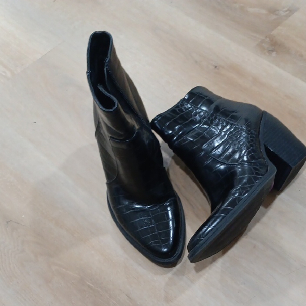 Madden Girl Black Croc-Pattern Heeled Boots